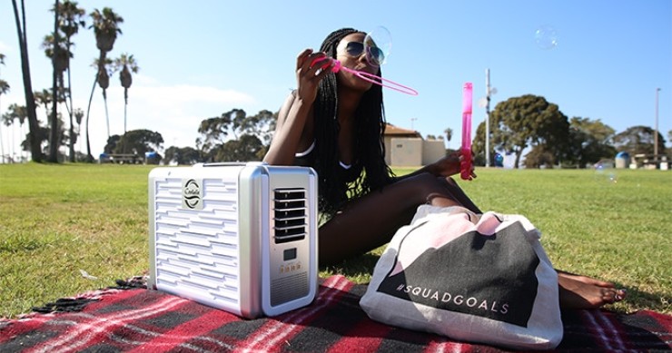 Llega el primer aire acondicionado portátil con energía solar para combatir el calor en la calle