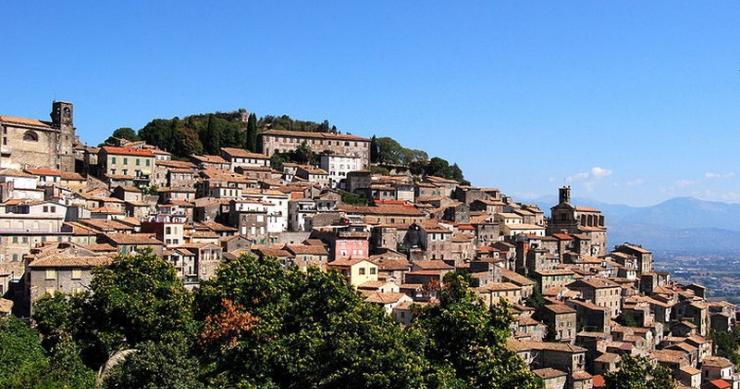 Una iniciativa convertida en moda: un pueblo de Italia vende casas por 1 euro (si la rehabilitas)