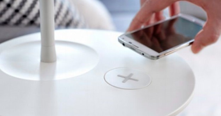 Macetas, lámparas y muebles: formas ingeniosas de cargar tu móvil que seguramente no conoces