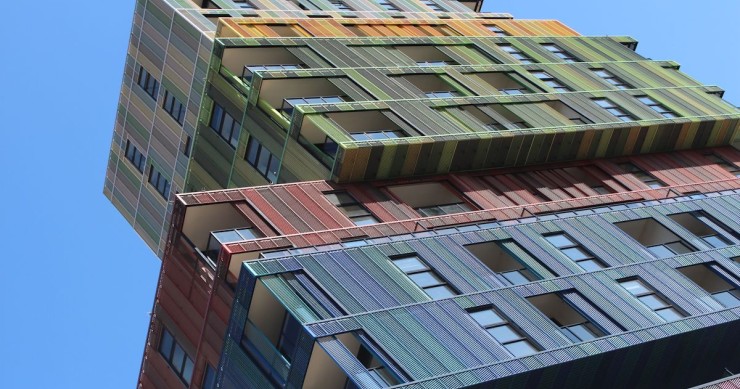 El sueño de cualquier niño: un edificio formado por 6 enormes bloques de Lego 