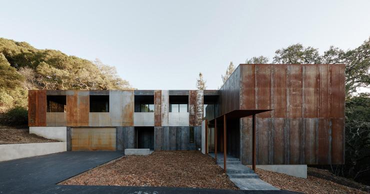 Una casa de acero y madera totalmente sostenible