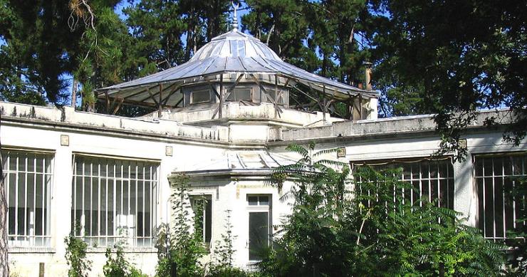 Así languidece el ‘zoo humano’ de París que recreaba la vida en las colonias francesas con personas