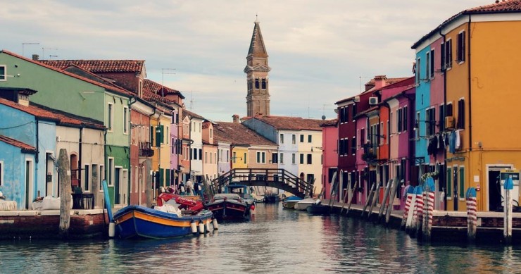 De Burano a Valparaíso: la vuelta al mundo por los lugares con las casas más coloridas