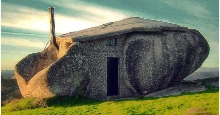 Adobe, paja y mucha piedra: estas casas parecen sacadas de la prehistoria