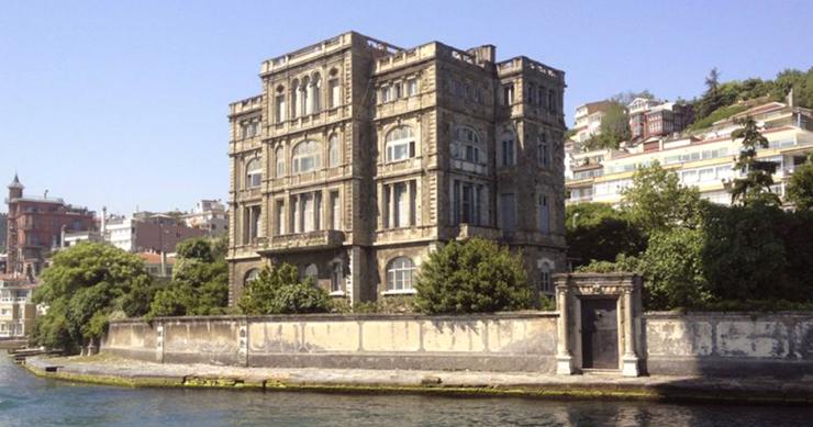 Un palacio real del Imperio Otomano en el Bósforo, a la venta por 77 millones