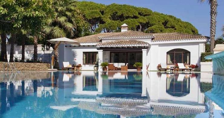 Piscina y terraza