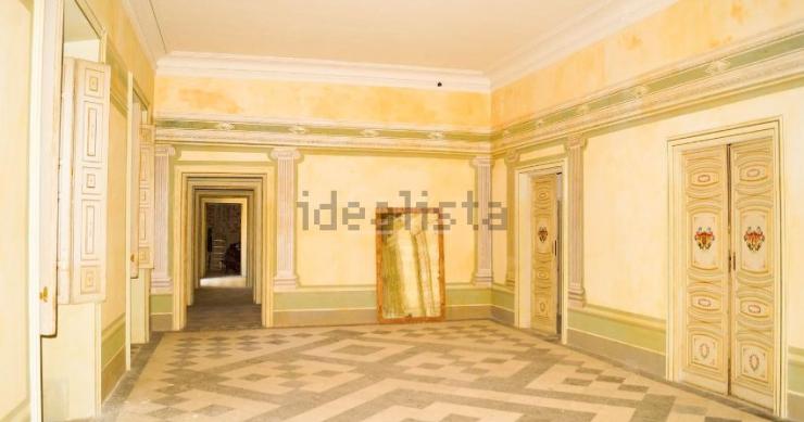 Las fotos del lujoso palacio abandonado que ha ardido en Aranjuez