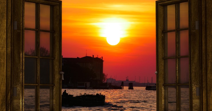 Cómo debes proteger tu casa del sol... según su orientación