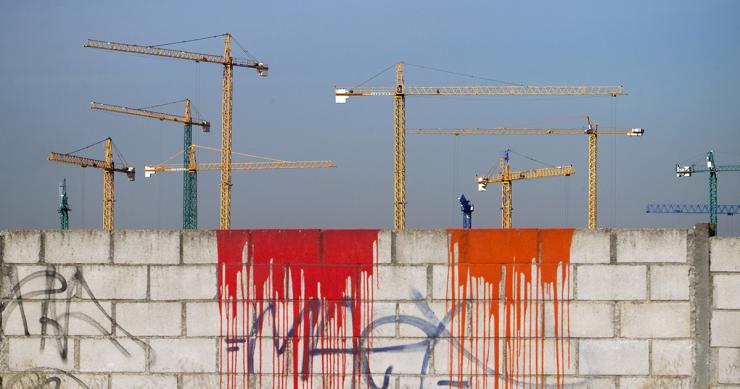 Apoyos y críticas a la medida de Colau: destinar un 30% de los pisos nuevos a uso social