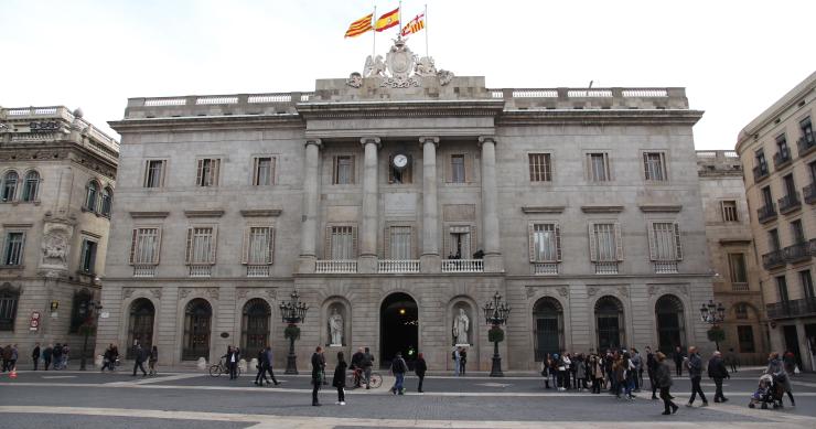 Colau consigue imponer un 30% de vivienda social a promotoras al quitar la suspensión de licencias