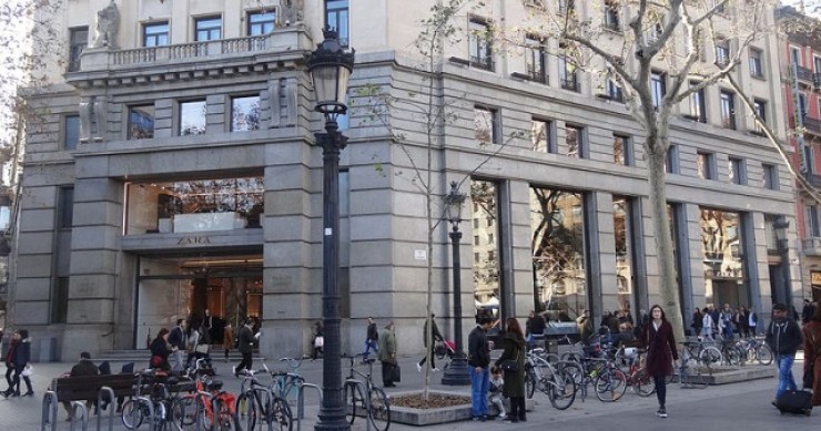 Lidl ocuparà quatre plantes a l'edifici número 5 de Plaça Catalunya / Wikimedia commons 