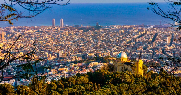 Barcelona is still one of the most attractive cities in Europe for buying or renting a property / Pixabay