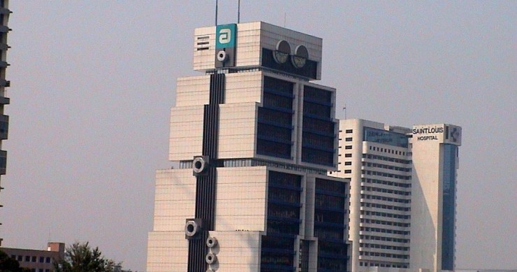 Estos edificios se parecen a una cámara de fotos, un robot, un móvil o una lavadora