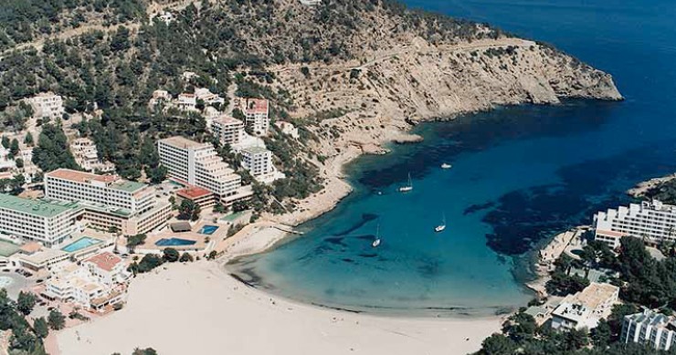 Playa Cala Llonga, Santa Eulalia del Río, Ibiza / Fuente: mapama.gob.es