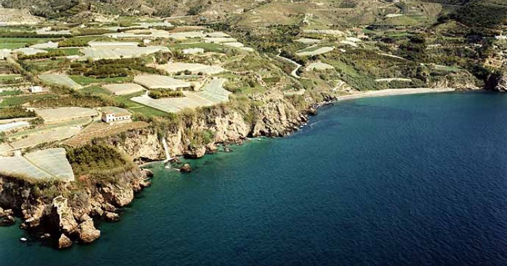 Playa La Caleta, Nerja, Málaga / Fuente: mapama.gob.es