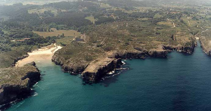 Playa Cuevas del Mar, Llanes, Asturias / Fuente: mapama.gob.es