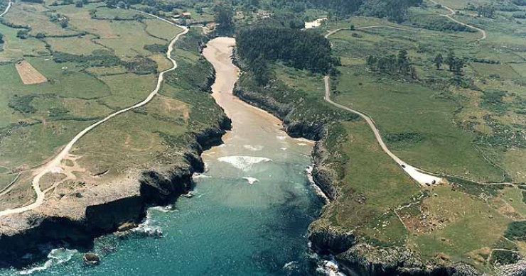 Playa Guadamía, Llanes, Asturias / Fuente: mapama.gob.es