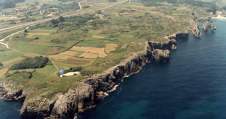 Playa Gulpiyuri, Llanes, Asturias / Fuente: mapama.gob.es