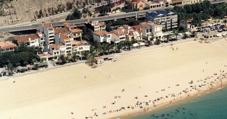 Playa Els Tres Micos, Caldes d'Estrac, Barcelona / Fuente: mapama.gob.es