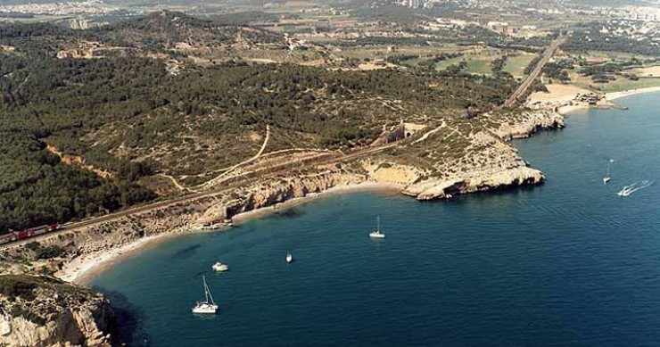 Playa Platja de L'Home Mort, Sitges, Barcelona / Fuente: mapama.gob.es