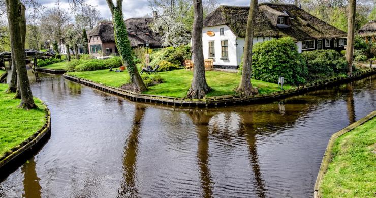 Giethoorn, el pequeño pueblo holandés donde no existen las carreteras