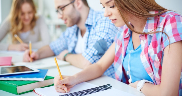 Validating a university degree from another country in Spain / Gtres