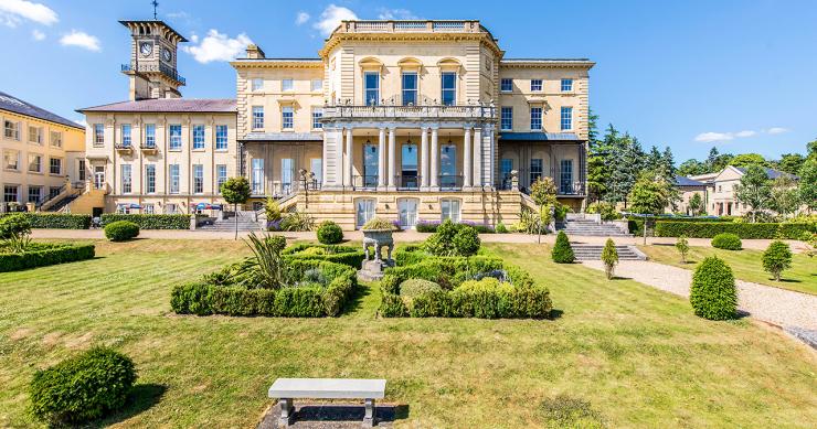 Un ático de lujo en un antiguo cuartel del ejército inglés