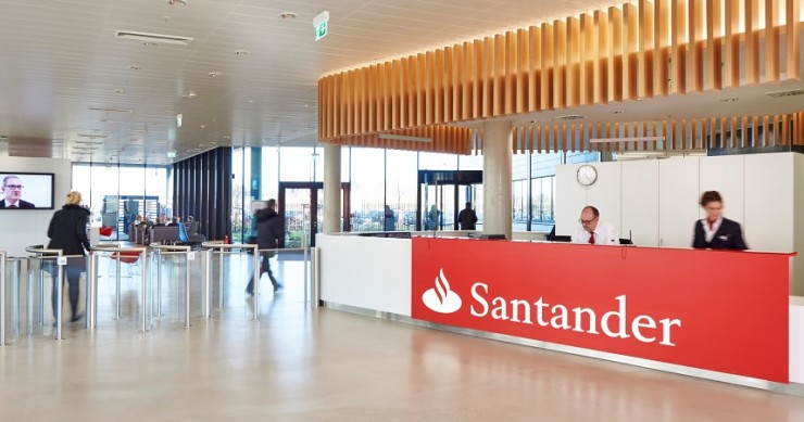 La socimi Uro Properties vende 14 sucursales del Santander por 30 millones