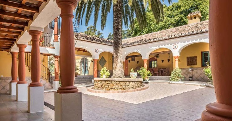 Veckans hus har en fantastisk andalusisk innergård