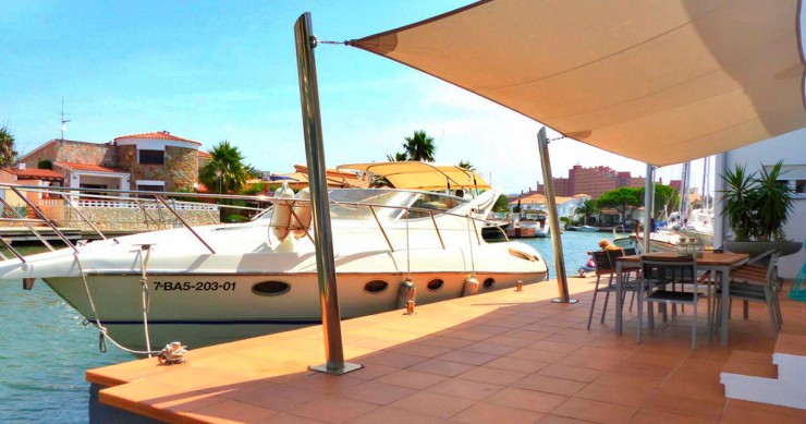 Property with mooring for sale in Spain In this part of the Costa Brava, houses with their own piers are quite common