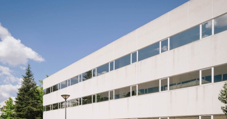 Apollo negocia la compra de 14 edificios de oficinas de Merlin por más de 300 millones