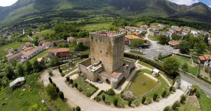 Adéntrate en los dominios de este castillo del siglo XIV en venta por 2,75 millones