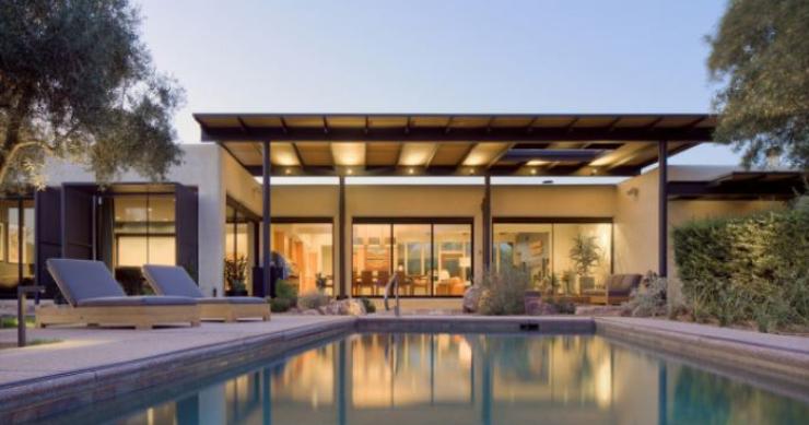 Una villa de ensueño que utiliza materiales naturales como la madera