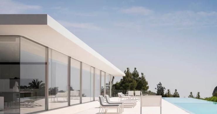 Una exquisita villa en Valencia cuya piscina se funde con el cielo