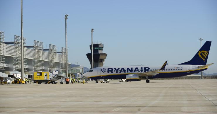 El aeropuerto de Murcia empieza a operar... siete años después de que terminara de construirse