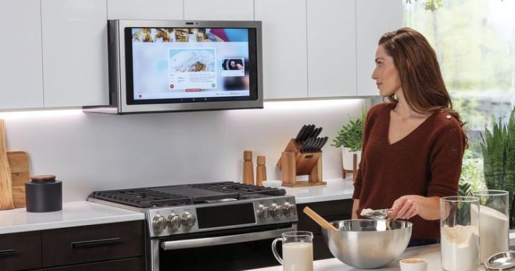 Una campana extractora de cocina con pantalla con Netflix o Spotify: sí, es una realidad