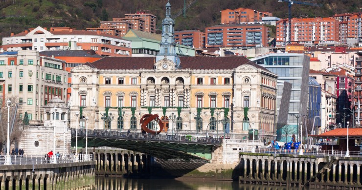 La gestión de la vivienda pública de alquiler en País Vasco modera la subida de los precios