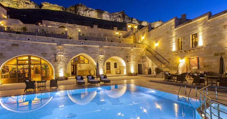 Sumérgete en otro mundo gracias a este espectacular hotel-cueva en Turquía