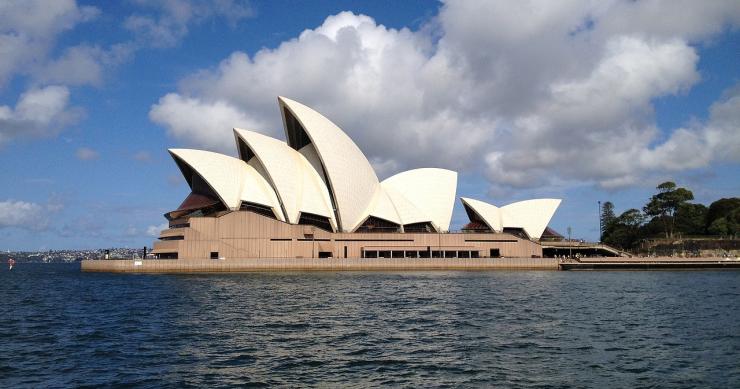 Hormigón autorreparable o lumínico, las ventajas de apostar por este material de construcción