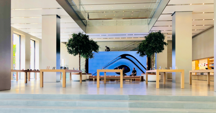 Árboles, ‘macropantallas’ y redistribución: Apple reabre su ‘flagship’ de Paseo de Gracia
