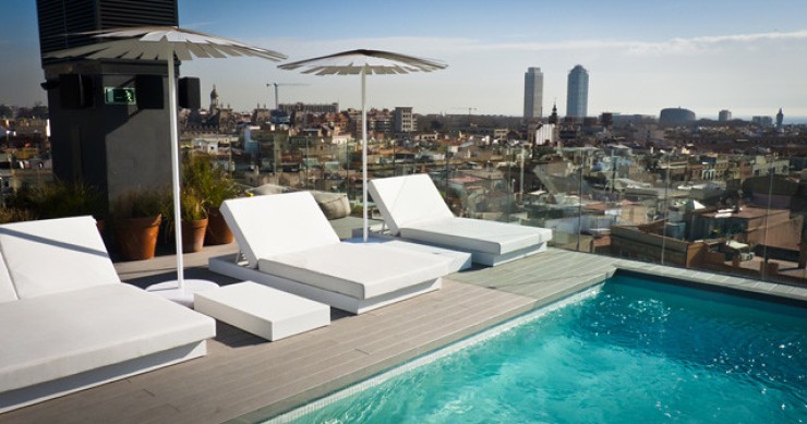 Vues de Barcelone depuis une terrasse sur toit / Ricardo Ramírez/Flickr