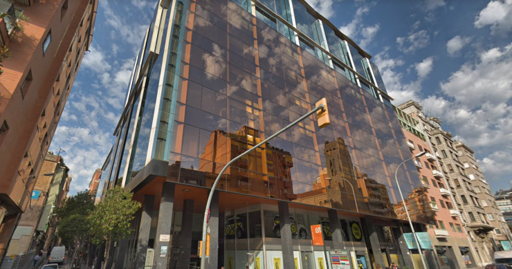 AEW compra un edificio residencial en Barcelona y se suma a la ola del alquiler en España