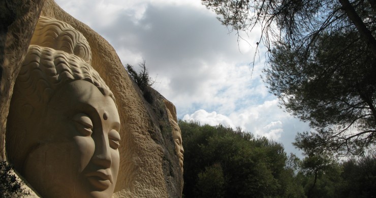 The Ruta de las Caras, or Route of the Faces, in Cuenca, Spain / Wikimedia commons