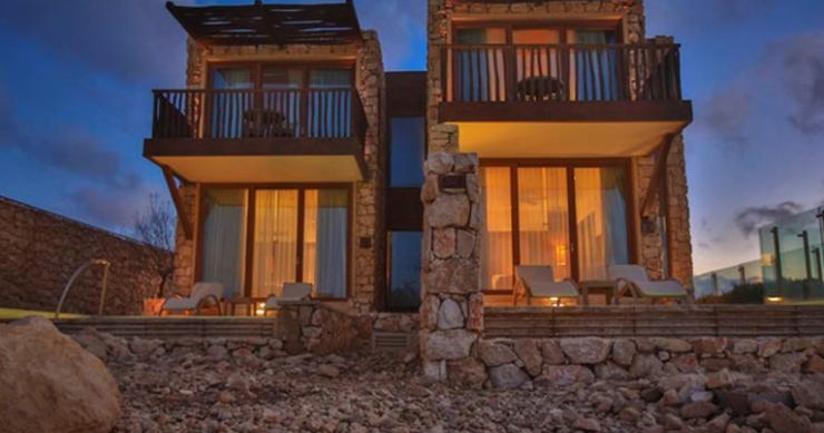 Un hotel de lujo perdido en el desierto de Israel para disfrutar del cráter más grande del mundo 