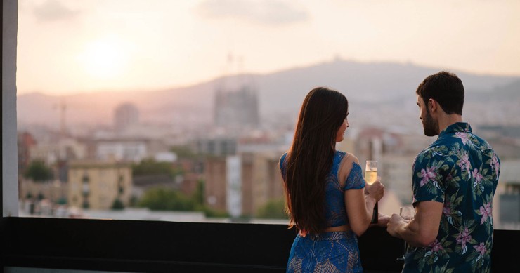 Un dîner clandestin est un événement de luxe pour les expatriés / Let's Drunch