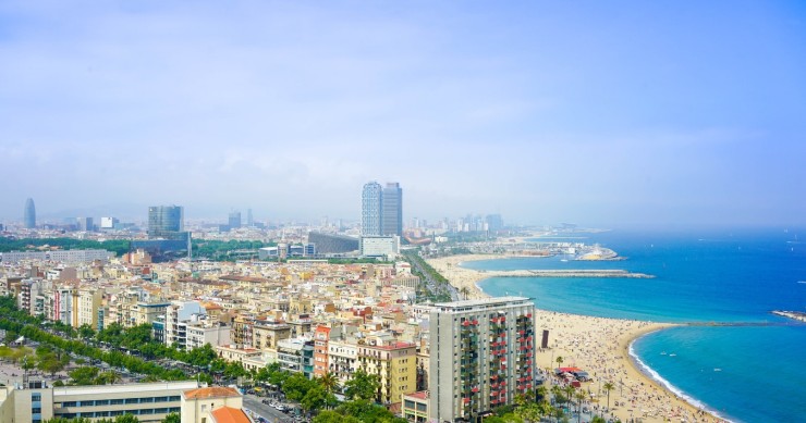 Los barceloneses sobrevaloran sus viviendas un 18%, según Tecnocasa