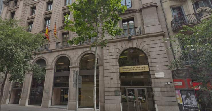 AXA vende por 100 millones de euros ocho edificios de oficinas alquilados a la Generalitat