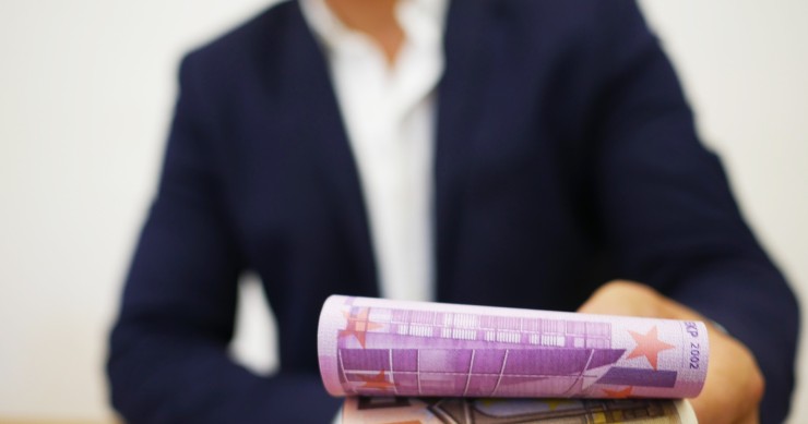 Santander sale de la guerra hipotecaria y sube el interés de sus préstamos