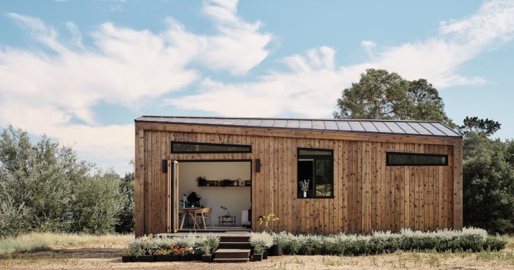 Esta preciosa minicasa prefabricada combina el diseño escandinavo con un toque californiano