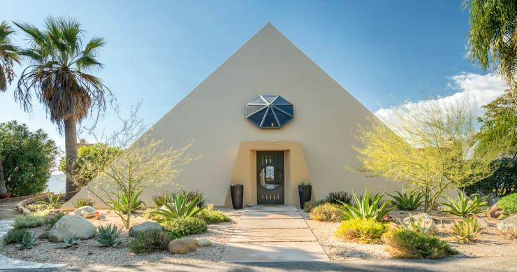 Esta casa pirámide de lujo en Los Ángeles está a la venta por 2 millones
